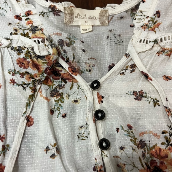 🪷Altar’d State Floral Long Sleeve Top - Picture 2 of 7